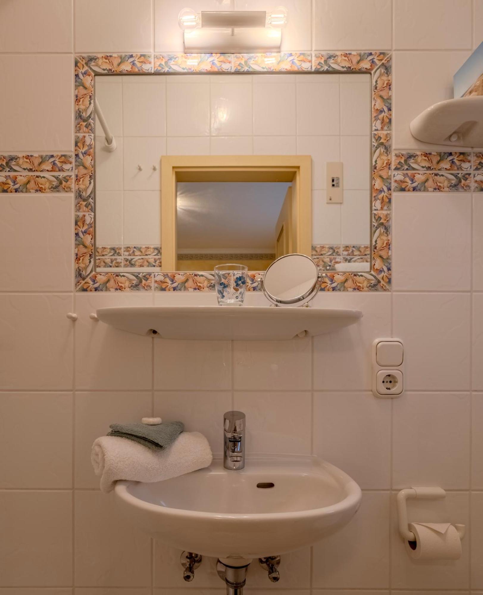 Hotel Wiesbaden 베닝슈테트 외부 사진